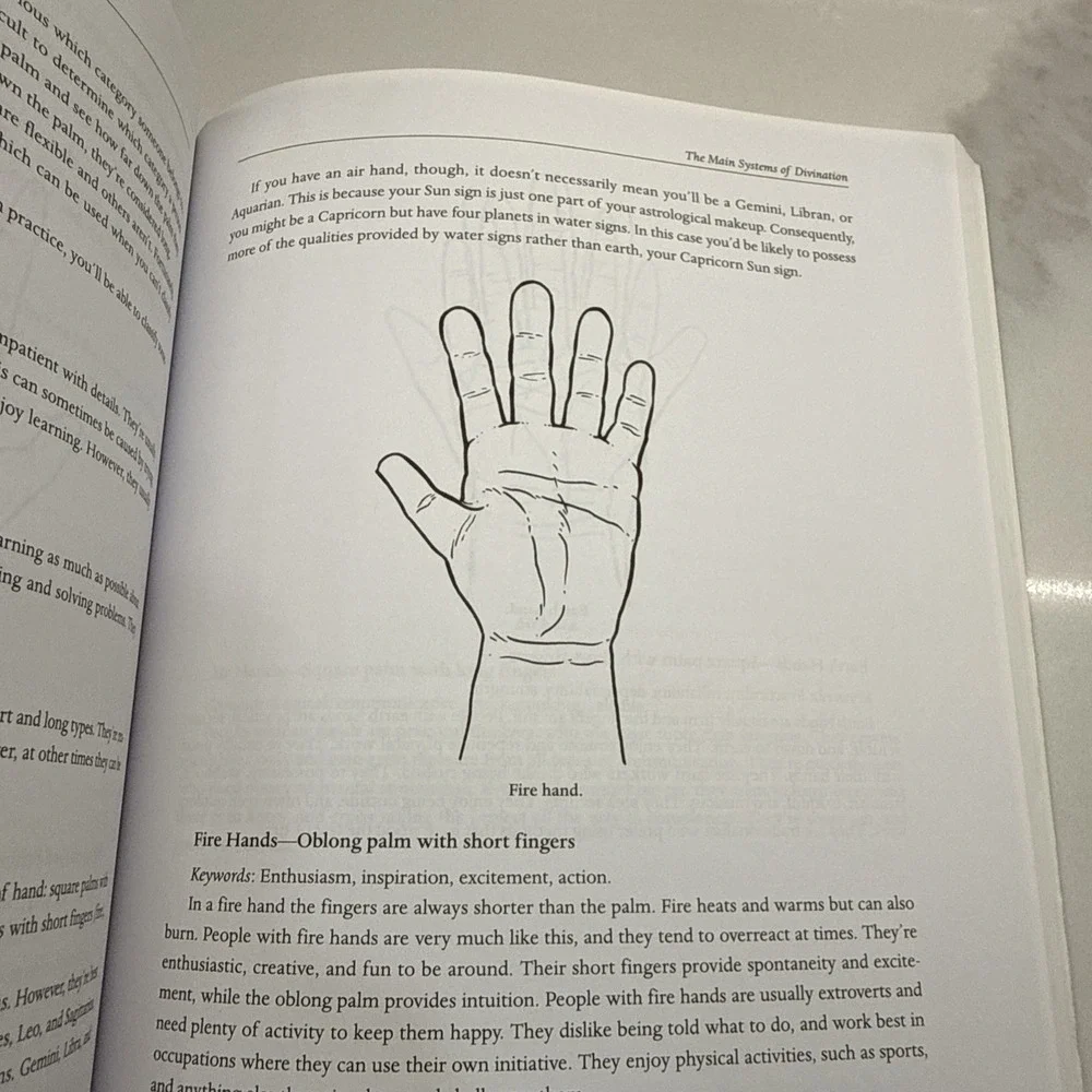 Llewellyn's Complete Book of Divination: Definitive Source Predictive &Prophetic